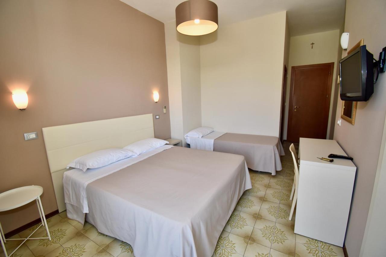 Hotel Astor B&B Lido di Classe Exterior foto