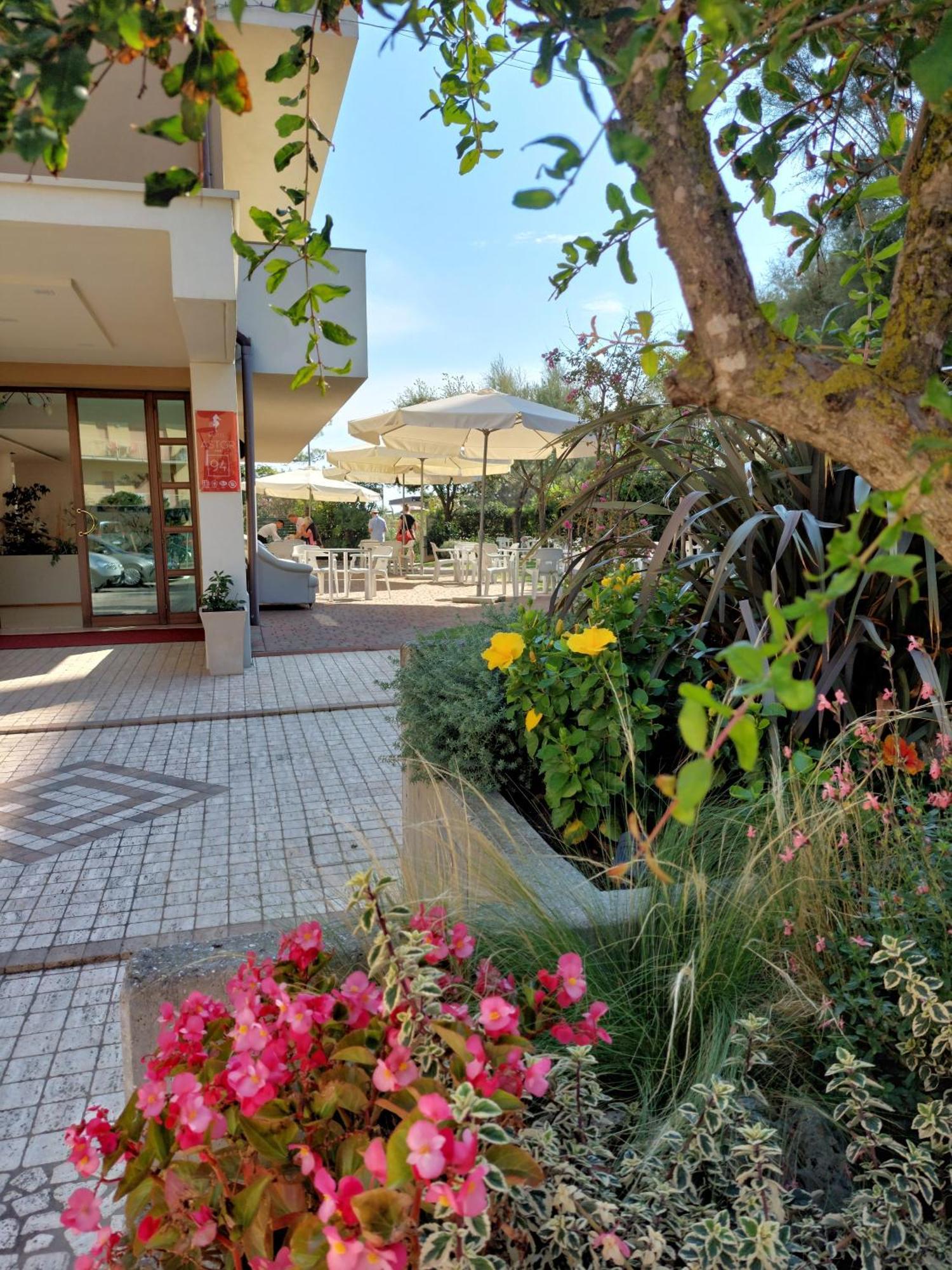 Hotel Astor B&B Lido di Classe Exterior foto
