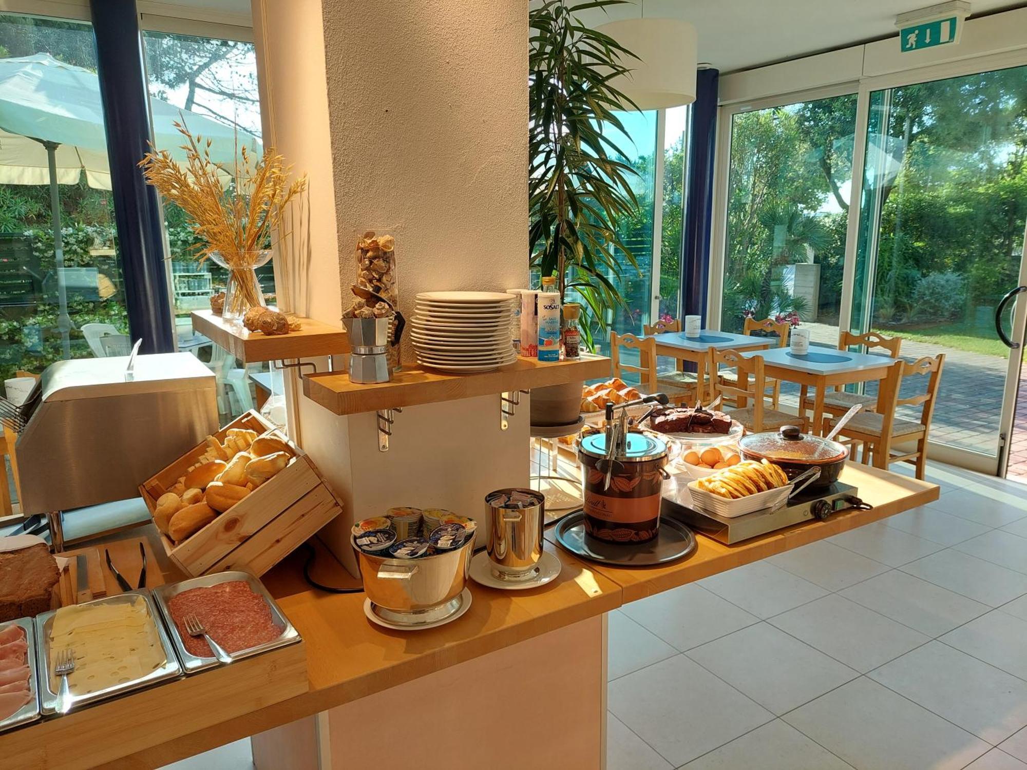 Hotel Astor B&B Lido di Classe Exterior foto